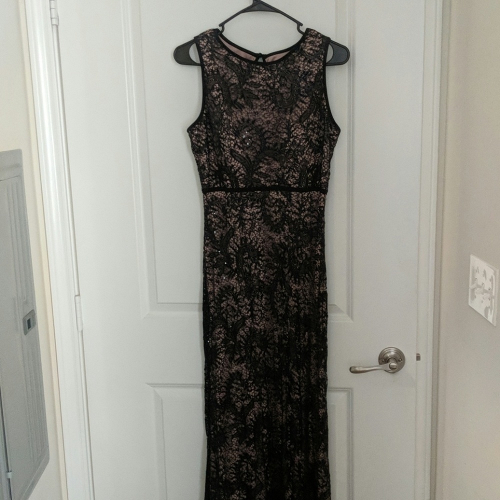 *ONCE WORN* Nude/Black Lace Formal Gown